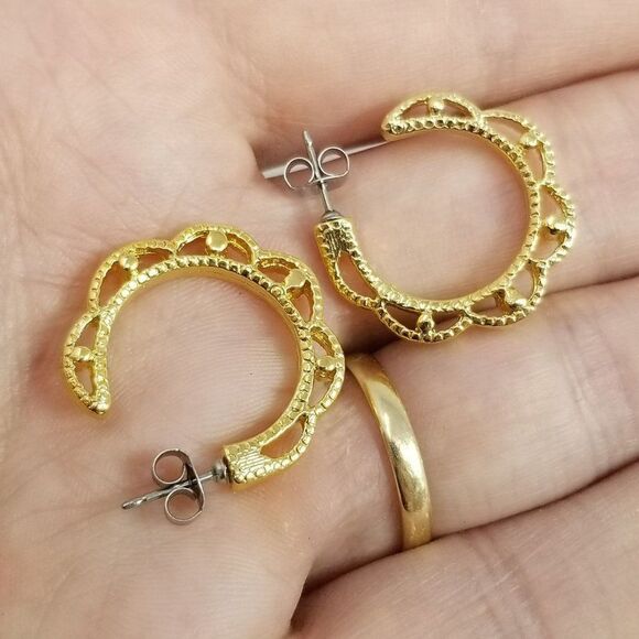 Vintage Wavy Gold Tone Hoop Earrings, Retro 80s 90s Style, Estate - Picture 1 of 5